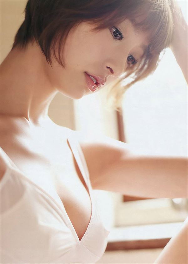 【ヌード画像】AKB卒業生、篠田麻里子のスレンダーなセクシーグラビア画像（30枚） 21