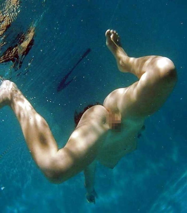 【ヌード画像】水中ヌードが超エロい！浮力で上向くおっぱいや,水でのバックヌードは死ぬほどエロい！（50枚） 11