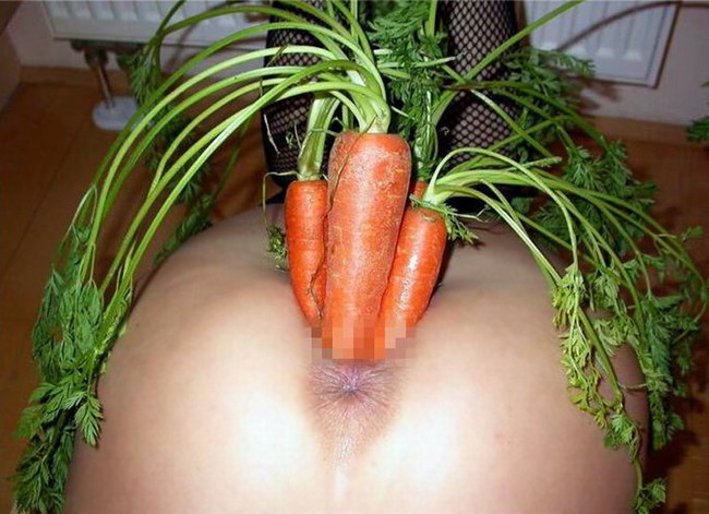 【ヌード画像】股間に野菜突っ込んじゃってるヌード画像が笑えるけどクッソエロいwwオーガニックなエロ画像集（50枚） 36