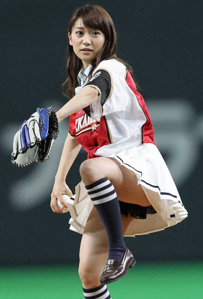 【ヌード画像】女の子が野球のユニフォーム着ると想像以上にエロくなるという事を女性自身はまだ知らないのだろうか？野球ユニのセクシー画像（50枚） 36